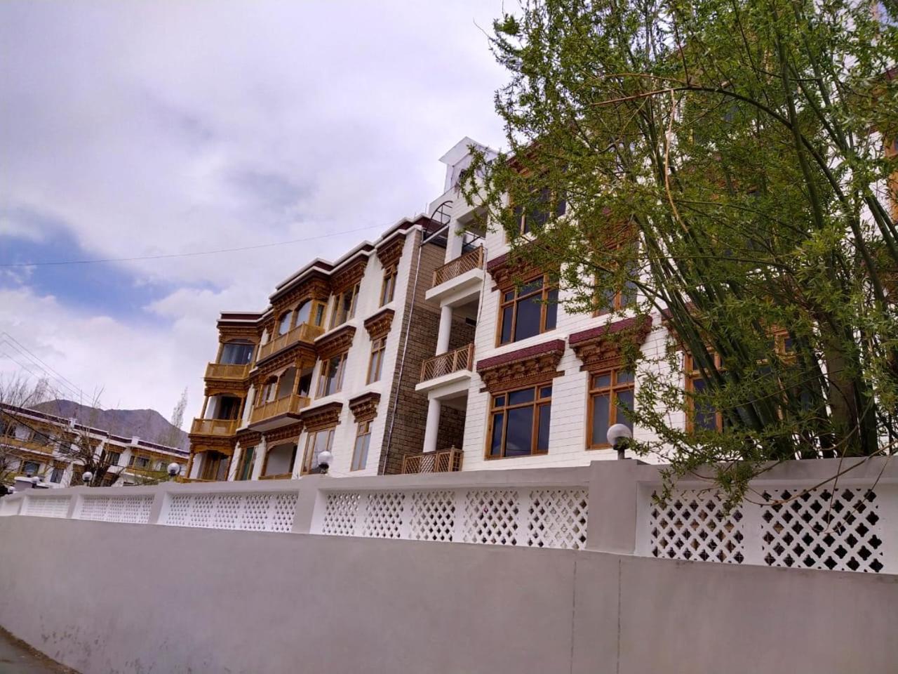 Kanishka Hotel Ladakh By Lexstays Leh Exteriör bild